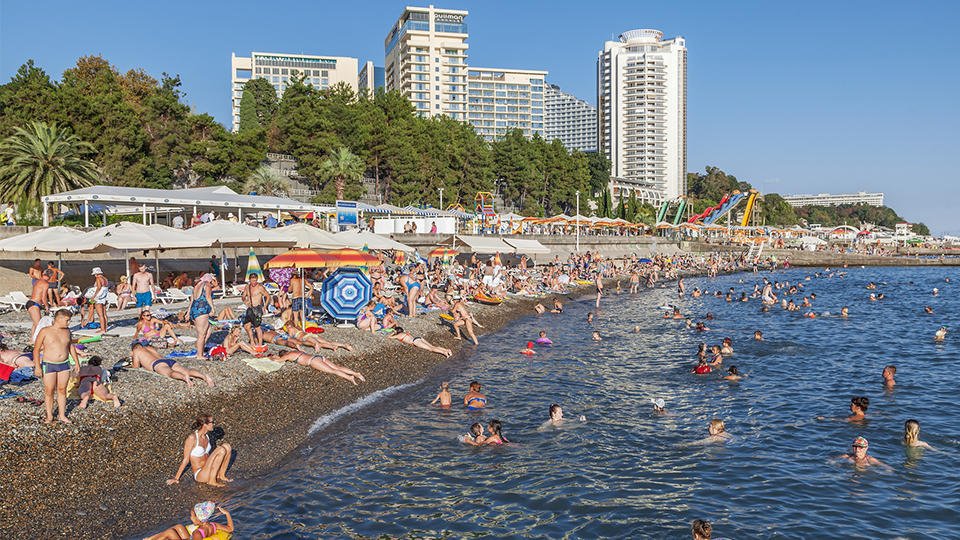 До конца лета в Сочи планируют принять более 5 миллионов туристов