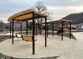 В ауле Агуй-Шапсуг Туапсинского округа завершили обустройство сквера возле Дуба-великана