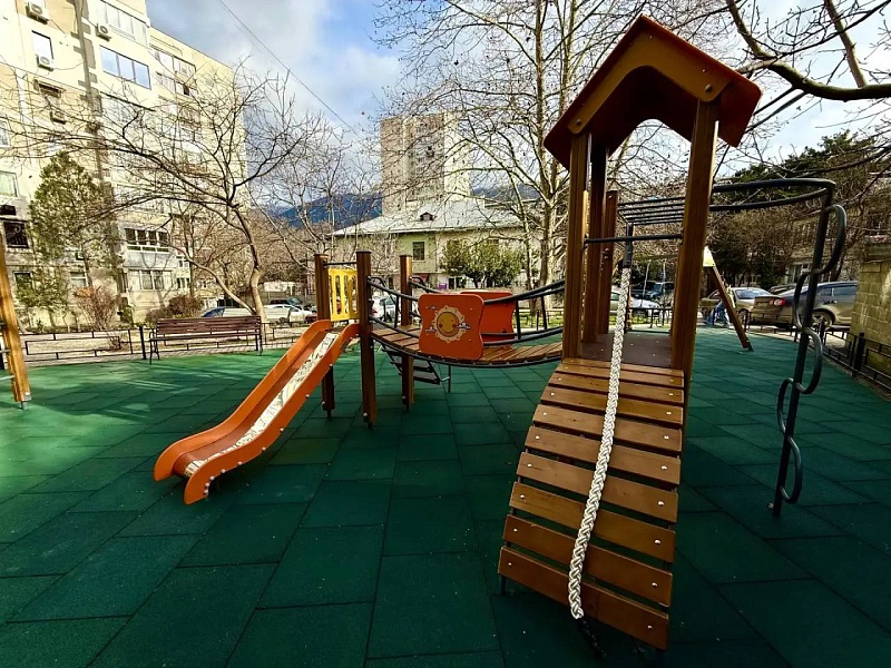 В Ялте продолжается обустройство пространств для активного отдыха детей